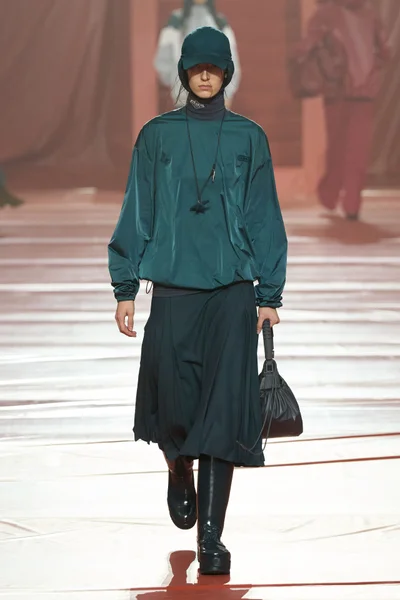 Look 19